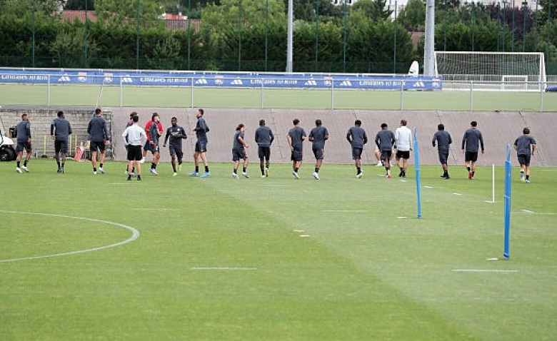 Illustration : "Mercato OL : Un milieu de l'ASSE ciblé pour renforcer l'entrejeu de Fonseca !"