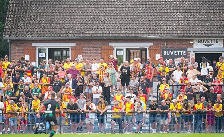 Illustration : "Mercato Lens : Un ancien visage de Ligue 1 proche d'effectuer une arrivée folle à Lens !"