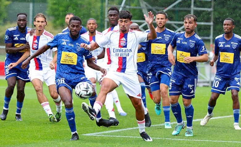 Illustration : "Mercato OL : Une nouvelle concurrence en L1 sur un dossier prioritaire de l'été !"