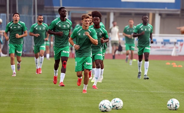Illustration : "Mercato ASSE : Un renfort défensif débarque à point nommé dans le Forez !"