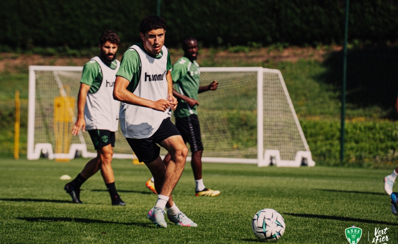 Illustration : "Mercato ASSE : Un rebond inattendu à l'étranger pour un ancien buteur des Verts "