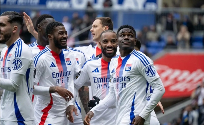 Illustration : "Mercato OL : Lyon se fait doubler par un rival de Ligue 1 dans la course pour un gardien"