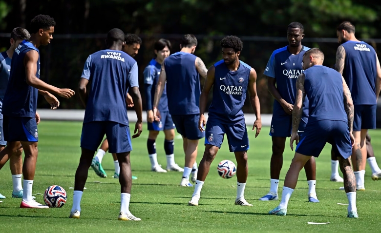 Illustration : "Mercato PSG : 9 départs prévus avant la reprise ? "