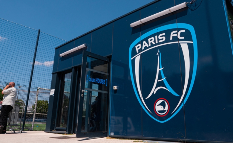 Illustration : "Mercato Paris FC : Un prodige de Ligue 1 réclame son transfert au PFC !"