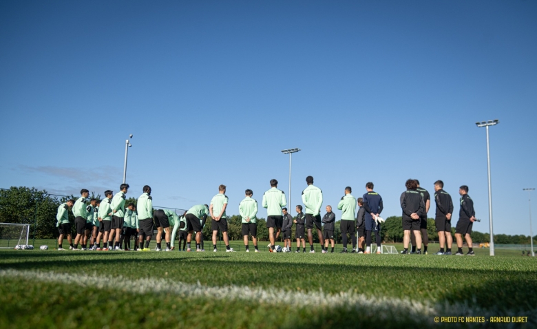 Illustration : "Mercato Nantes : Une piste surprise écartant un jeune buteur de Ligue 2"