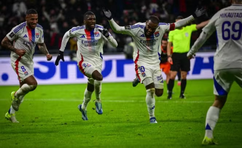 Illustration : "Mercato OL : Un profil convoité par Lille crée déjà des tensions"