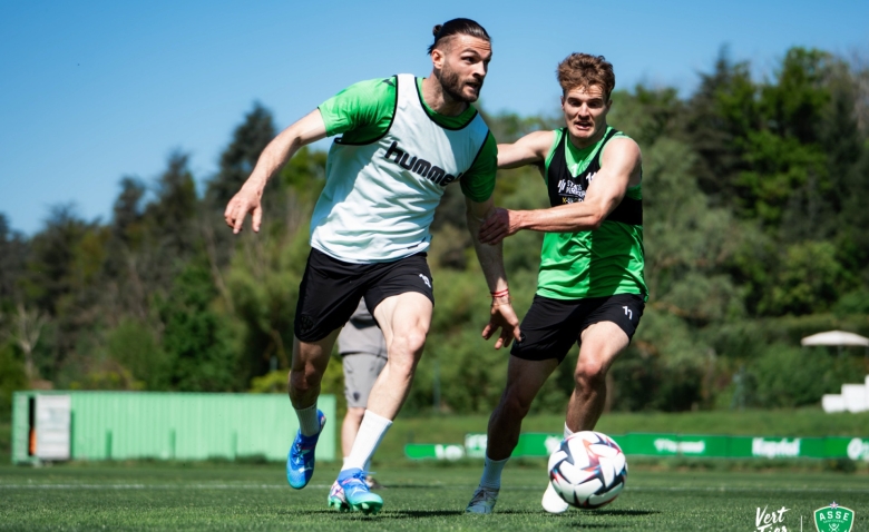 Illustration : "Mercato ASSE : Un attaquant pose ses valises avant le deuxième match de ligue 2 "