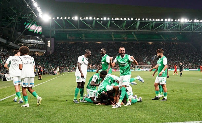 Illustration : "Mercato ASSE : Un ex-Vert relance sa carrière en Ligue 1 !"