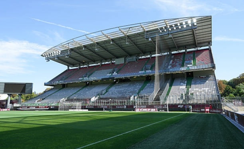 Illustration : "FC Metz : Un drame évité de justesse lors du derby face à Strasbourg "