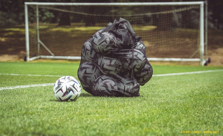 Illustration : "Mercato Nantes : Un rumeur insistante de départ d'un attaquant complètement démentie "