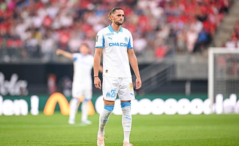 Illustration : "Mercato OM : Une pluie d'offres attendue pour l'une des têtes de gondole du club !"