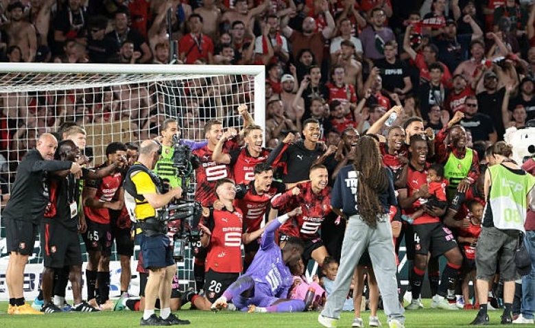 Illustration : "Mercato Rennes : Une arrivée espérée en attaque bientôt avortée à cause d'un concurrent à l'Europe ?"