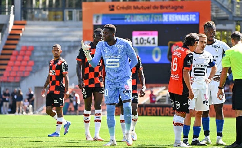 Illustration : "Mercato Rennes : Une terrible nouvelle pour enfoncer le SRFC après la rouste à Lorient"