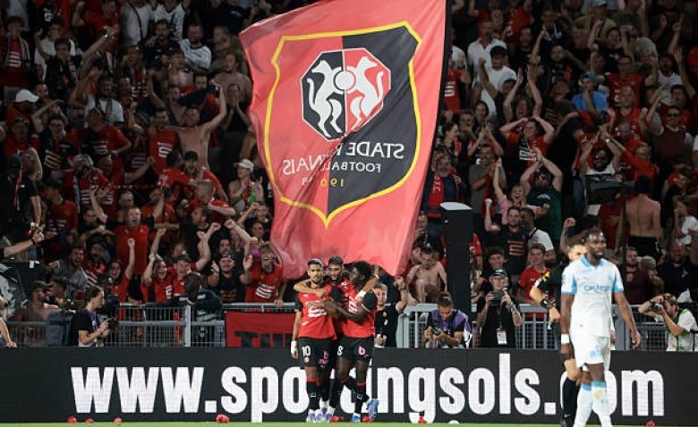 Illustration : "Mercato Rennes : Un dossier offensif prend de l'ampleur à l'approche de la fin du mercato !"