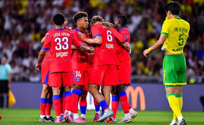 Illustration : "Mercato PSG : Un autre crack de Ligue 1 ciblé pour oublier Akliouche !"