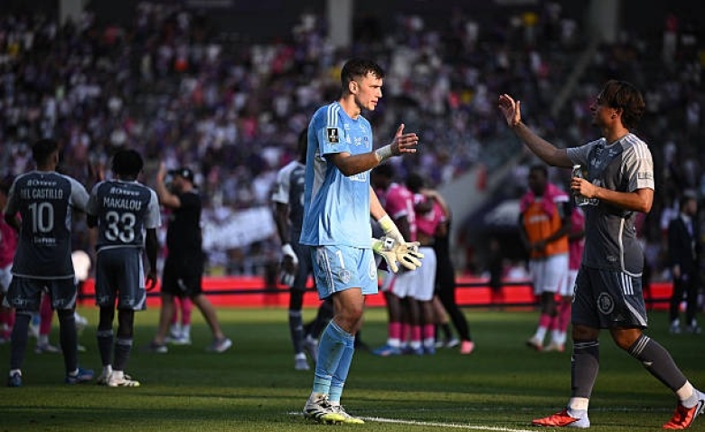 Illustration : "Mercato Brest : Un départ inquiète grandement les supporters avant Lens "