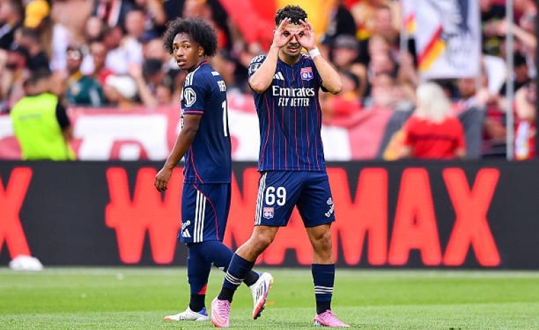 Illustration : "Mercato OL : Deux pistes surprenantes évoquées pour pallier au départ de Mikautadze "