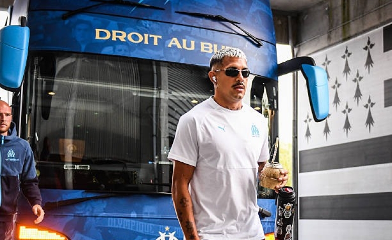 Illustration : "Mercato OM : Une piste de luxe activée en défense pour épauler Balerdi et Medina !"