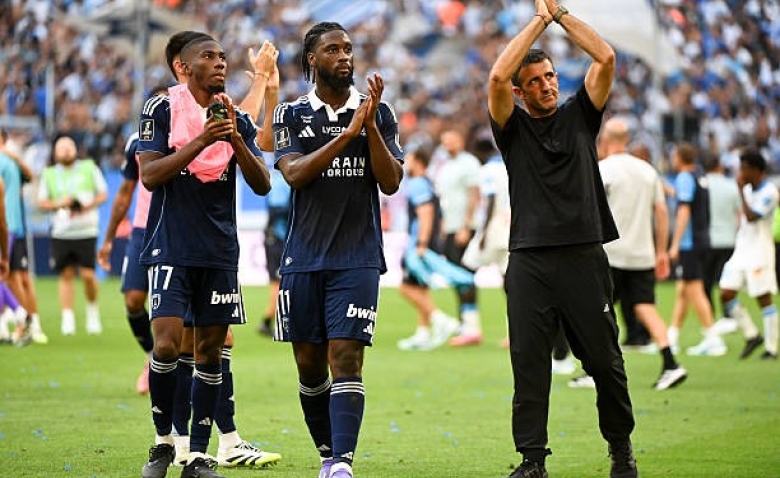 Illustration : "Mercato Paris FC : La signature d'un défenseur expérimenté de Ligue 1 se conclut in extremis !"