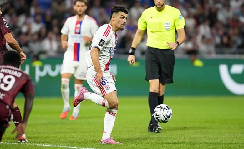 Illustration : "Mercato OL : Un attaquant très prisé de Ligue 1 comme successeur de Mikautadze ?"