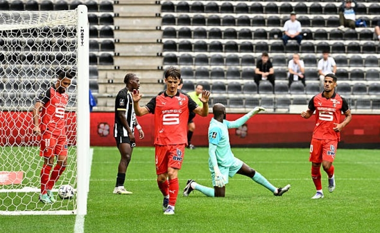 Illustration : "Mercato Rennes : Une ultime piste offensive activée après les échecs Stassin et Harder "