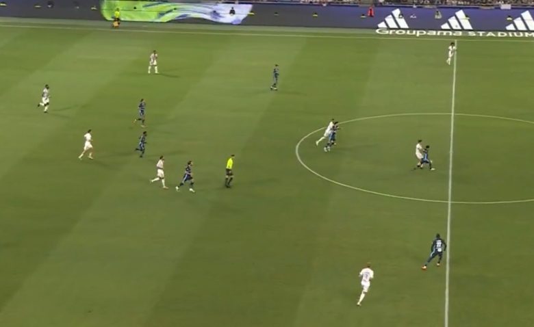 Illustration : "OL - OM (1-0) : le résumé et les buts en vidéo - Ligue 1 (J3) 2025 2026 "