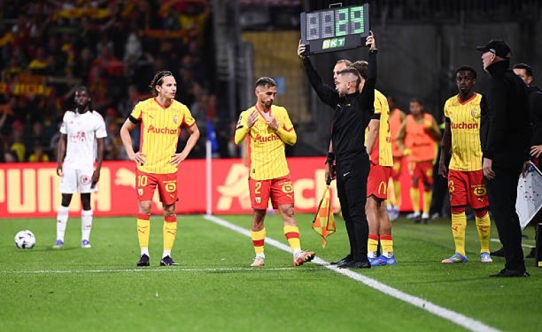 Illustration : "Mercato Lens : Un attaquant de Premier League proche de signer au RCL !"