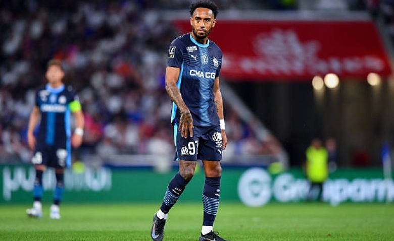 Illustration : "Mercato OM : Un renfort défensif débarque à Marseille en plus d'Aguerd !"