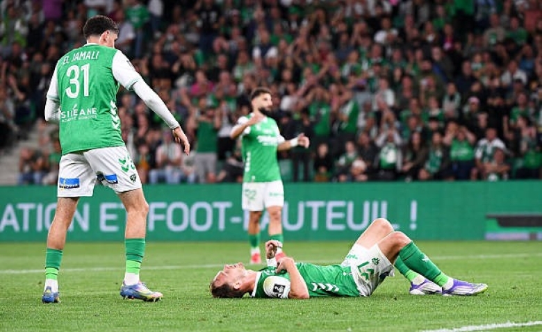 Illustration : "Mercato ASSE : Les Verts redoublent d'efforts pour l'arrivée d'un métronome !"