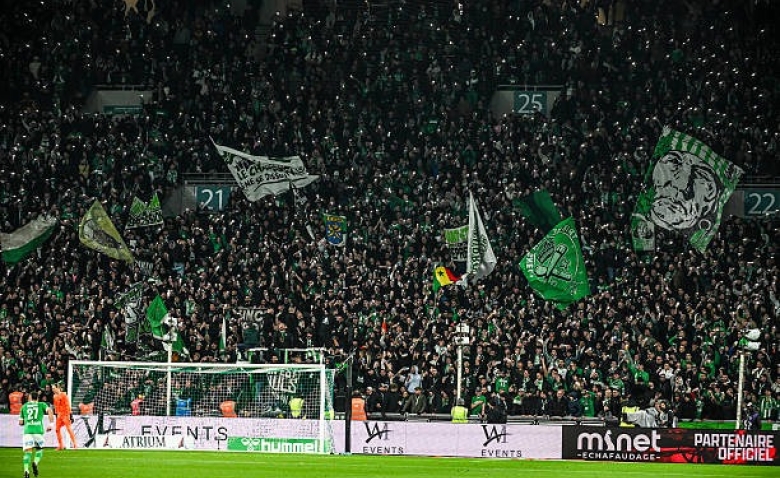 Illustration : "Mercato ASSE : Un immense soulagement pour les supporters après la fin du mercato"