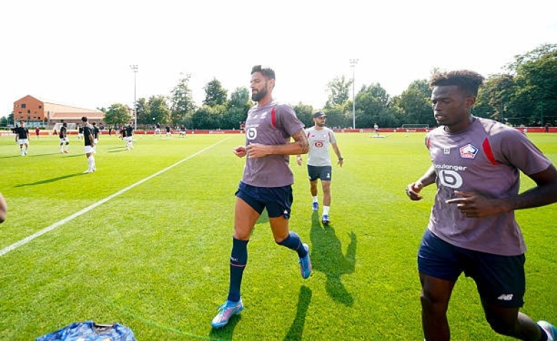 Illustration : "LOSC : Le mercato du LOSC est-il à la hauteur des attentes des supporters ?"