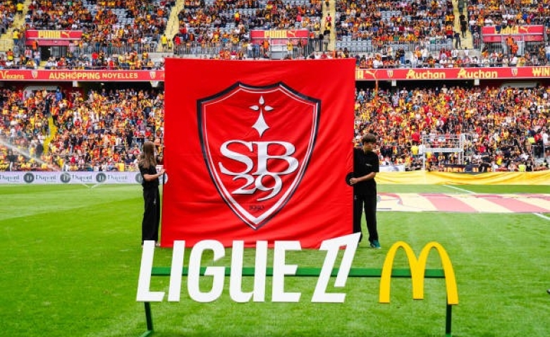 Illustration : "Mercato Brest : Un dernier renfort défensif visé par les Finistériens pendant la trêve !"