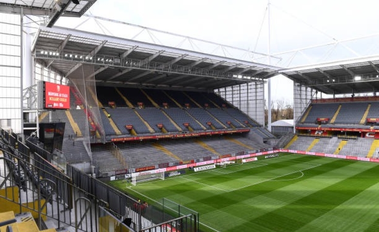 Illustration : "RC Lens : Une prouesse marquante réalisée par les dirigeants pour remettre à flot les finances"