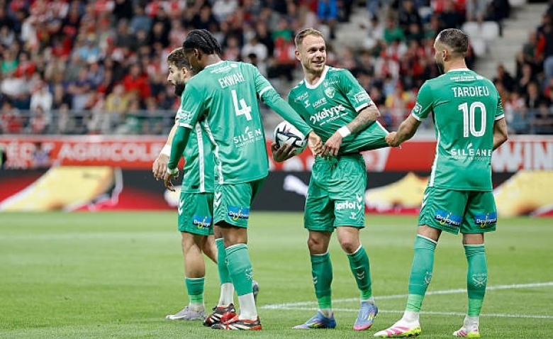 Illustration : "ASSE : Une excellente opération bouclée par Kilmer Sports à l'étranger"