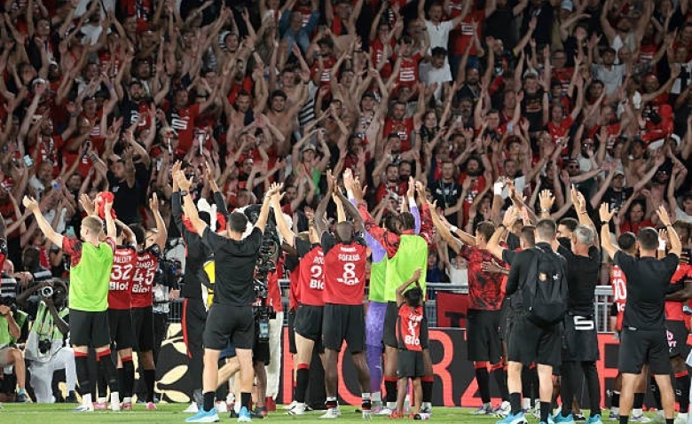 Illustration : "Mercato Rennes : Deux ultimes départs bouclés par le SRFC pendant la trêve !"