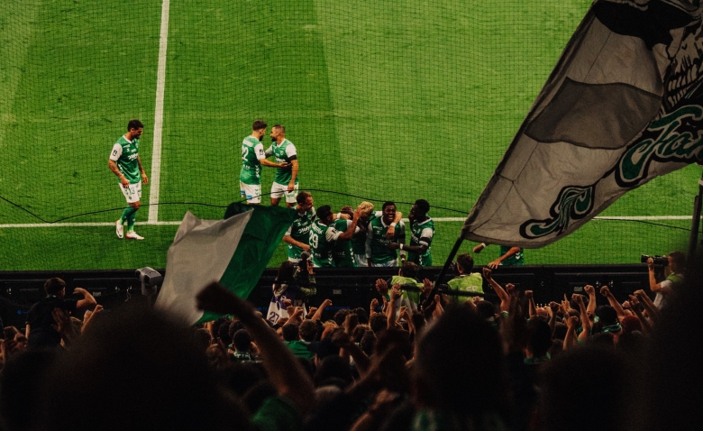 Illustration : "Mercato ASSE : les Verts tiennent bon et refusent une offre record venue de l’étranger"