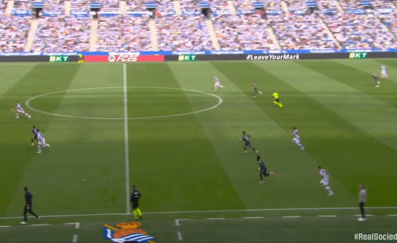 Illustration : "Real Sociedad - Real Madrid (1-2) : le résumé et les buts en vidéo - Liga 25/26 (J4)"