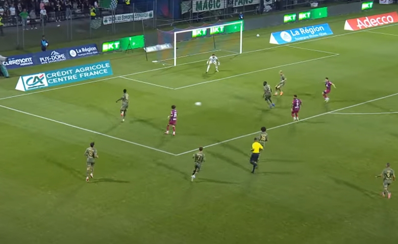 Illustration : "Clermont - ASSE (1-2) : le résumé et les buts en vidéo - Ligue 2 25/26 (J5)"