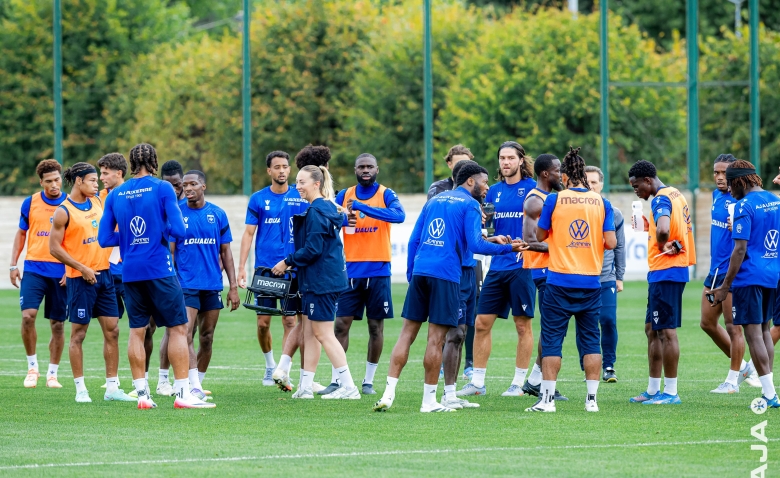 Illustration : "Auxerre : L’entraîneur confronté à une situation inédite dans sa défense"