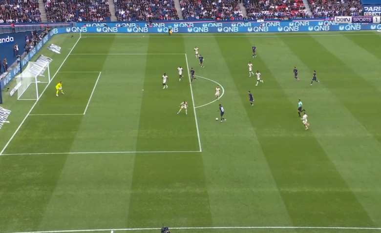 Illustration : "PSG - Lens : le résumé et les buts en vidéo - Ligue 1 25/26 (J4)"