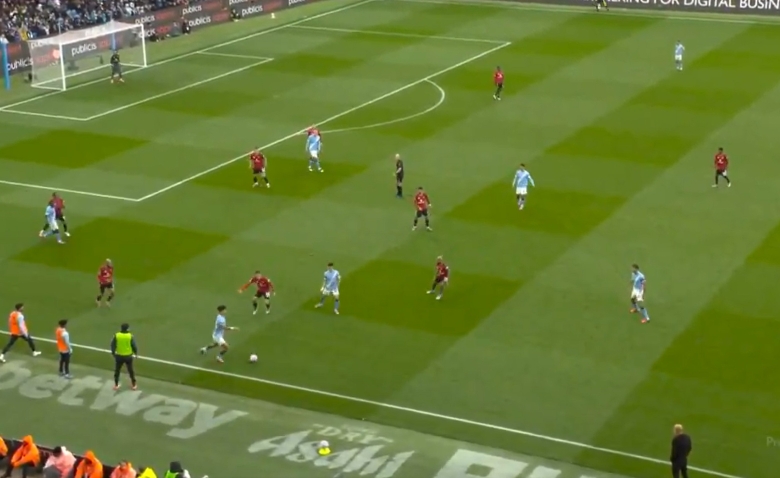 Illustration : "Man City - Man United (3-0): le résumé et les buts en vidéo - Premier League 25/26 (J4)"