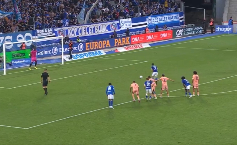 Illustration : "Strasbourg - Le Havre (1-0): le résumé et les buts en vidéo - Ligue 1 25/26 (J4)"