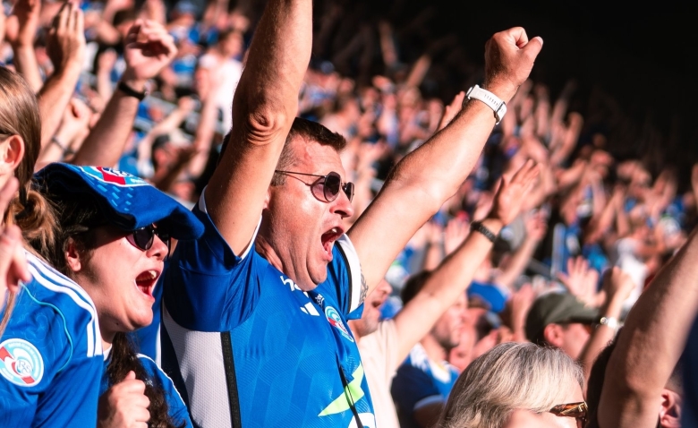 Illustration : "Strasbourg : Tension autour du brassard de capitaine après une annonce de transfert"