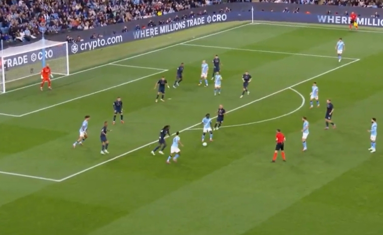 Illustration : "Manchester City - Naples (2-0) : le résumé et les buts en vidéo - LDC 25/26 (J1)"