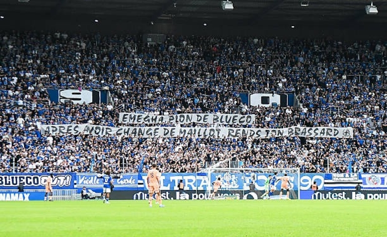 Illustration : "RC Strasbourg : Une nouvelle déclaration de Keller divise les supporters sur le dossier Emegha"