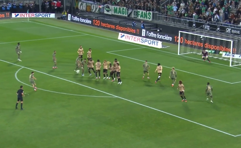 Illustration : "Amiens - ASSE (0-1) : le résumé et le but en vidéo - Ligue 2 2025-2026 (J7)"