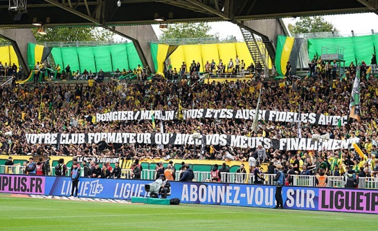 Illustration : "FC Nantes - SRFC : Rongier et Merlin sérieusement taclés par les supporters lors du derby "
