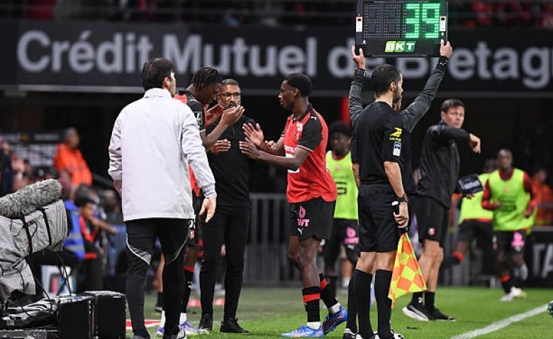 Illustration : "Mercato Rennes : Une offre majuscule repoussée déjà source de regrets pour un Rennais en perdition ?"