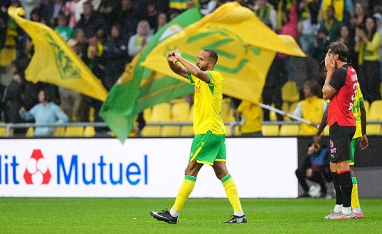 Illustration : "FC Nantes : Un Canari parti pour raccrocher les crampons sur les bords de l'Erdre ?"