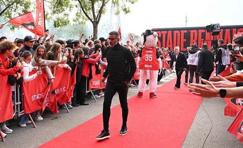 Illustration : "Stade Rennais : La sortie médiatique surprenante de Beye après le fiasco contre Lens"